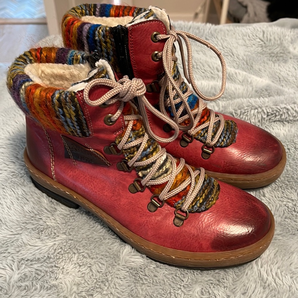 Adorable Riecker leather Sherpa bootie